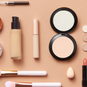 Como Recriar o Look de Hailey Bieber com Produtos Acessíveis