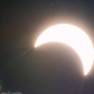 Como as fases da lua podem influenciar na rotina de cuidados com a pele e cabelo: Entenda as conexões astrológicas
